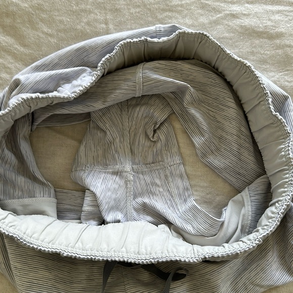 Lululemon On the Fly Shorts - Picture 7 of 8